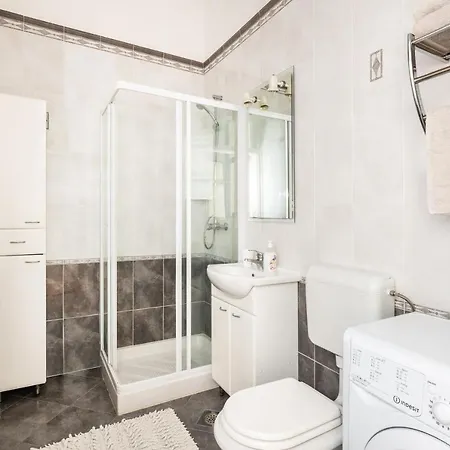 Seaview Apartment *