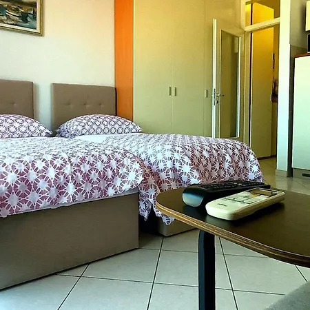 Seaview Apartament *