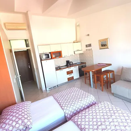 Seaview Apartment *