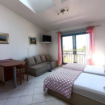 Seaview Apartament *
