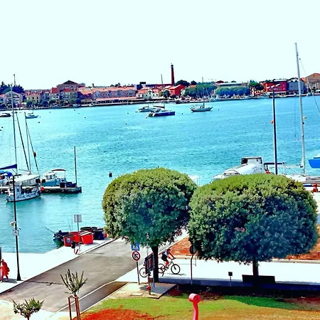 Seaview Apartment *